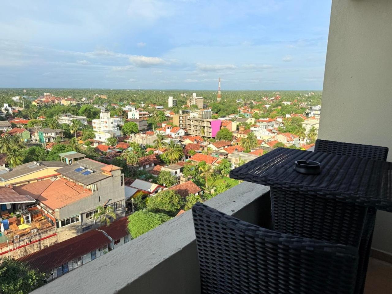 Ocean Breeze Negombo- Tidesend Luxury Beach Apartments Eksteriør billede