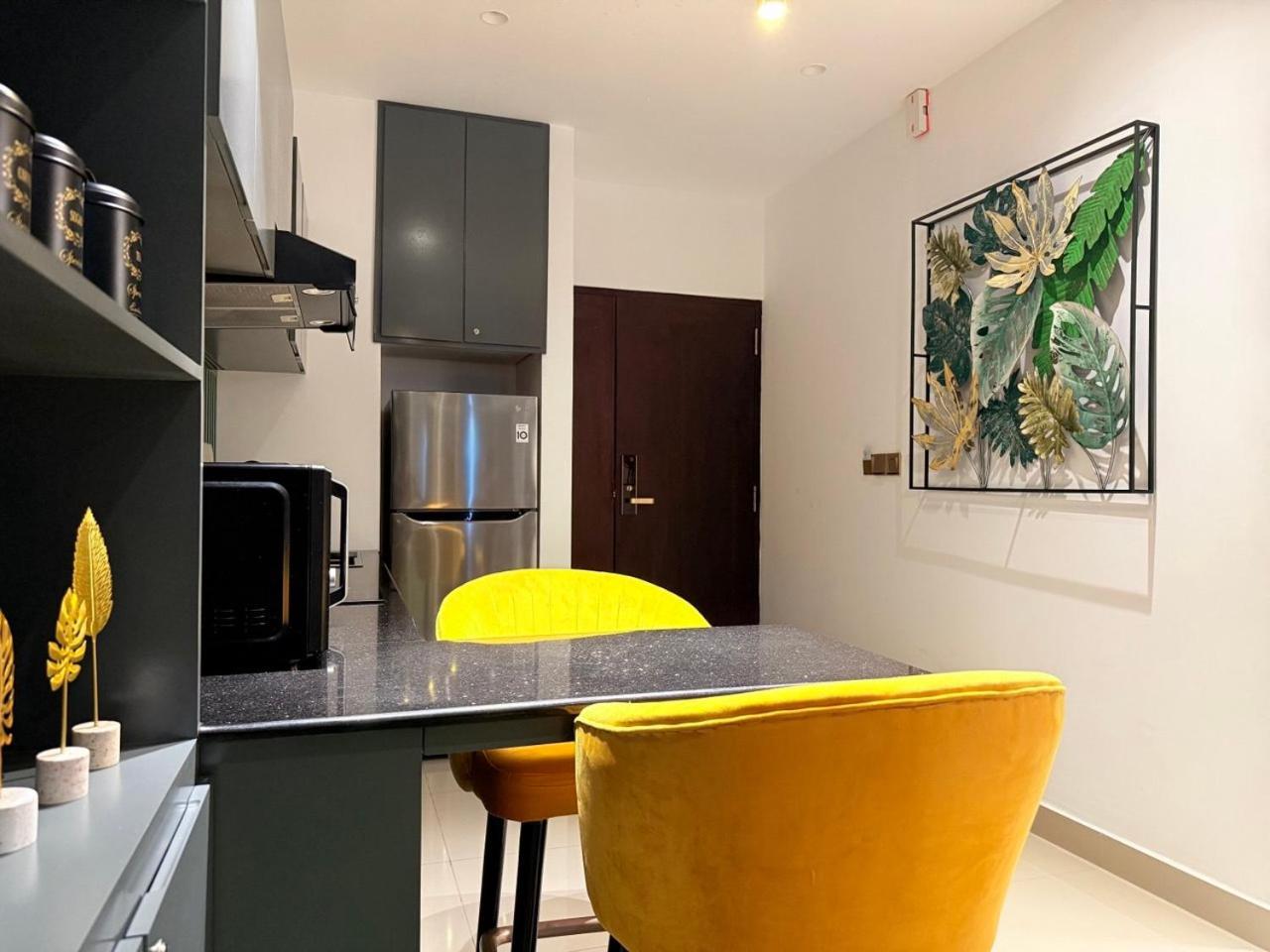 Ocean Breeze Negombo- Tidesend Luxury Beach Apartments Eksteriør billede