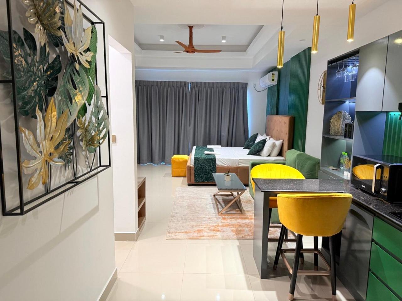 Ocean Breeze Negombo- Tidesend Luxury Beach Apartments Eksteriør billede