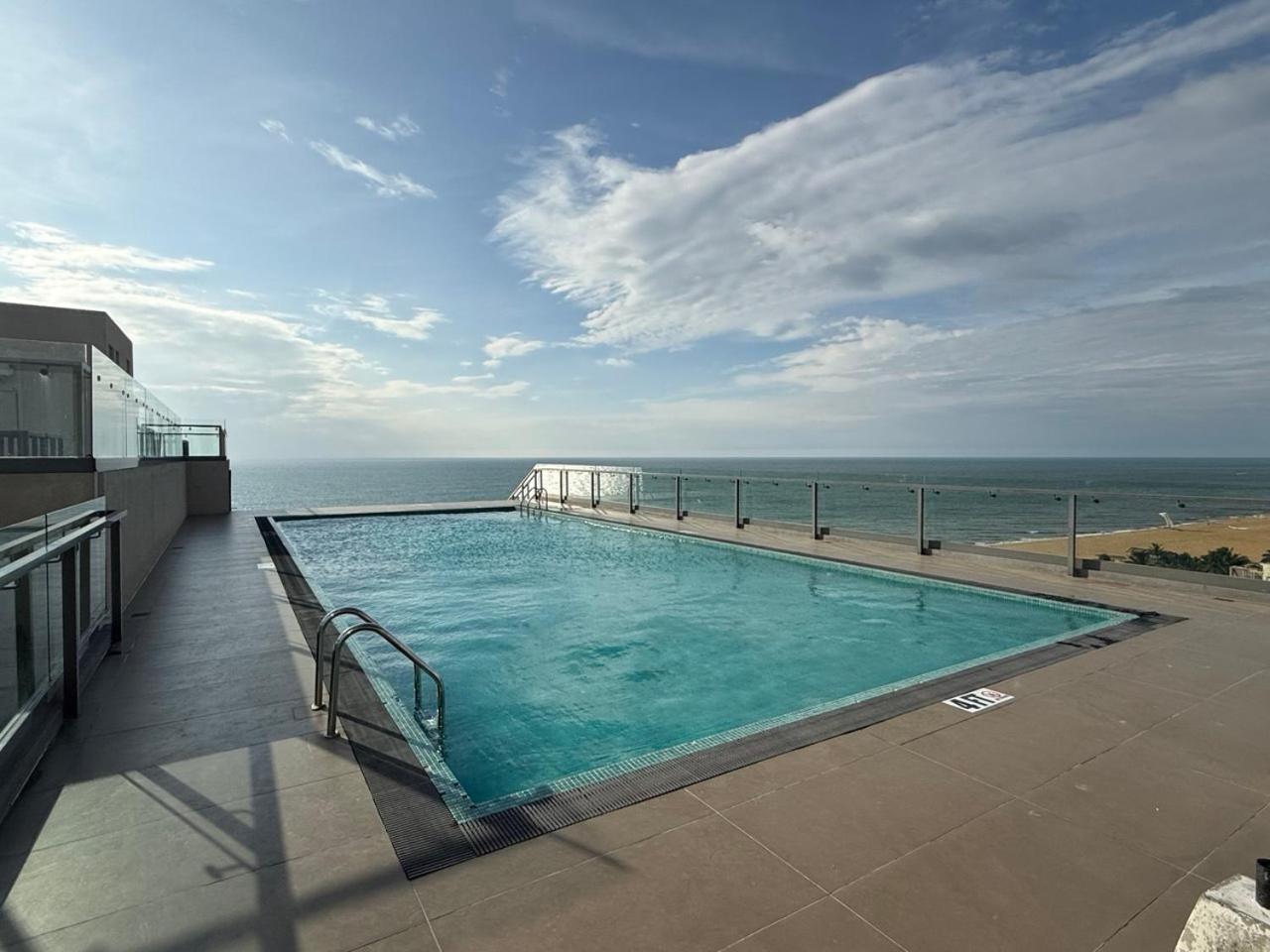 Ocean Breeze Negombo- Tidesend Luxury Beach Apartments Eksteriør billede