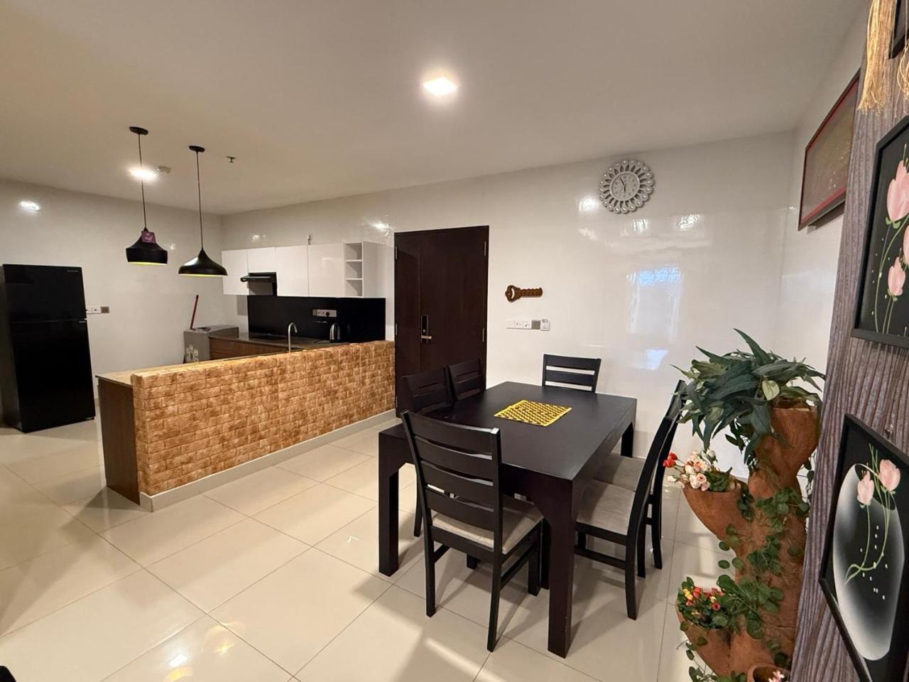 Ocean Breeze Negombo- Tidesend Luxury Beach Apartments Eksteriør billede