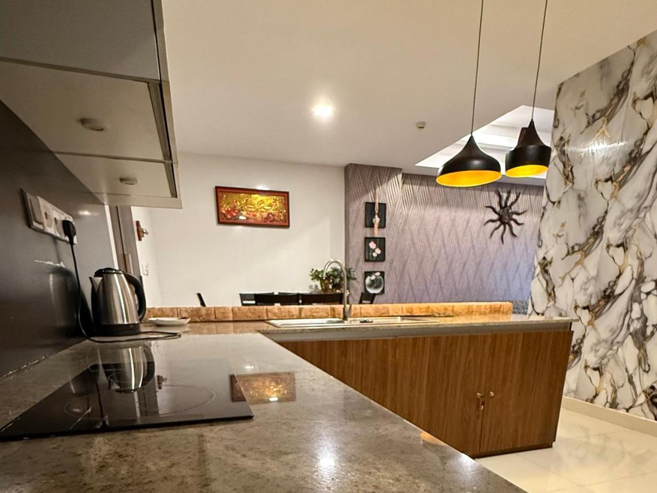 Ocean Breeze Negombo- Tidesend Luxury Beach Apartments Eksteriør billede