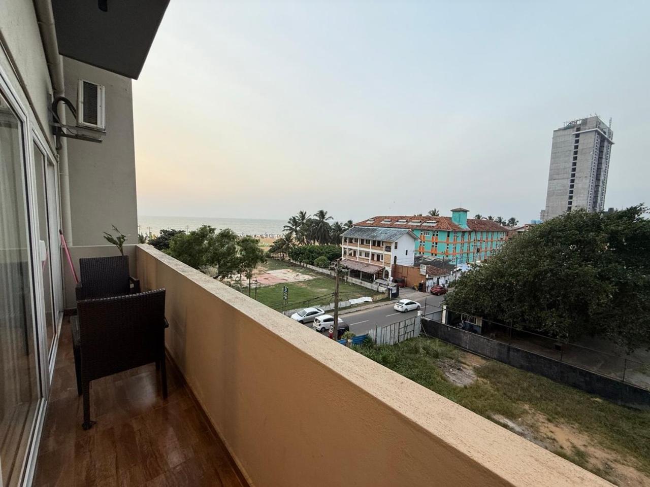 Ocean Breeze Negombo- Tidesend Luxury Beach Apartments Eksteriør billede