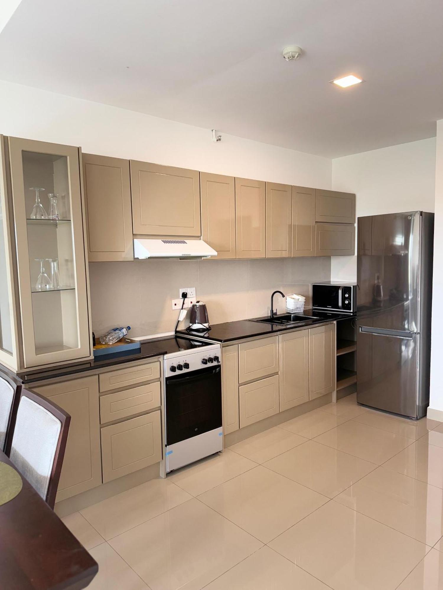 Ocean Breeze Negombo- Tidesend Luxury Beach Apartments Eksteriør billede