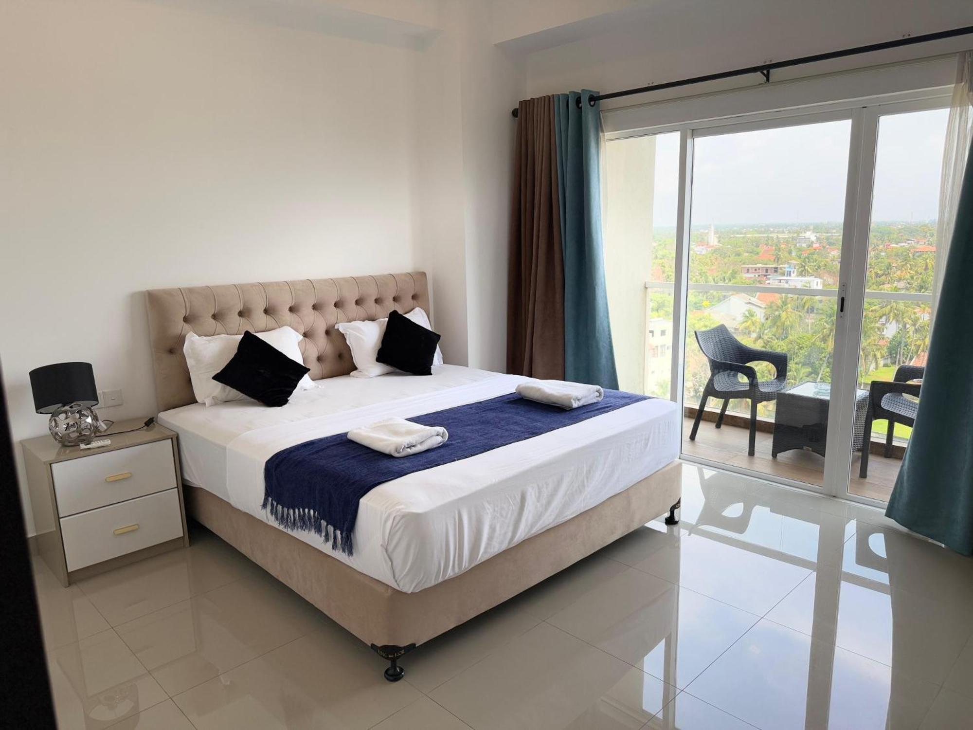 Ocean Breeze Negombo- Tidesend Luxury Beach Apartments Eksteriør billede