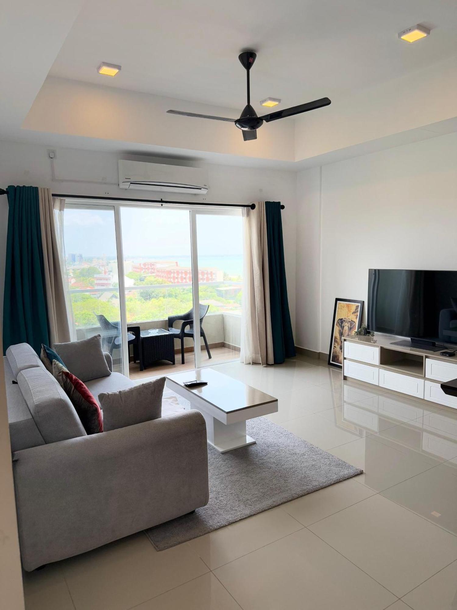Ocean Breeze Negombo- Tidesend Luxury Beach Apartments Eksteriør billede