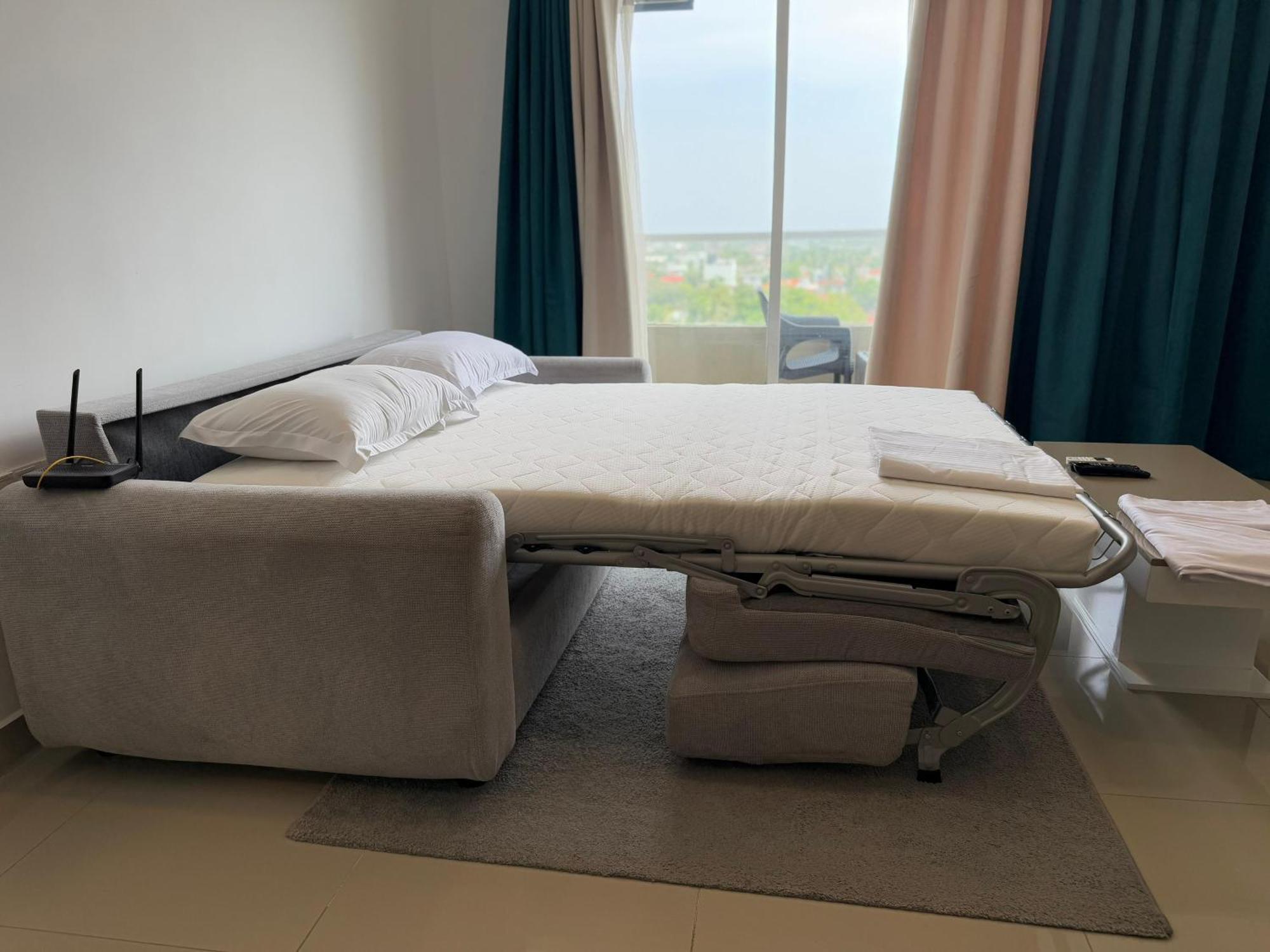Ocean Breeze Negombo- Tidesend Luxury Beach Apartments Eksteriør billede