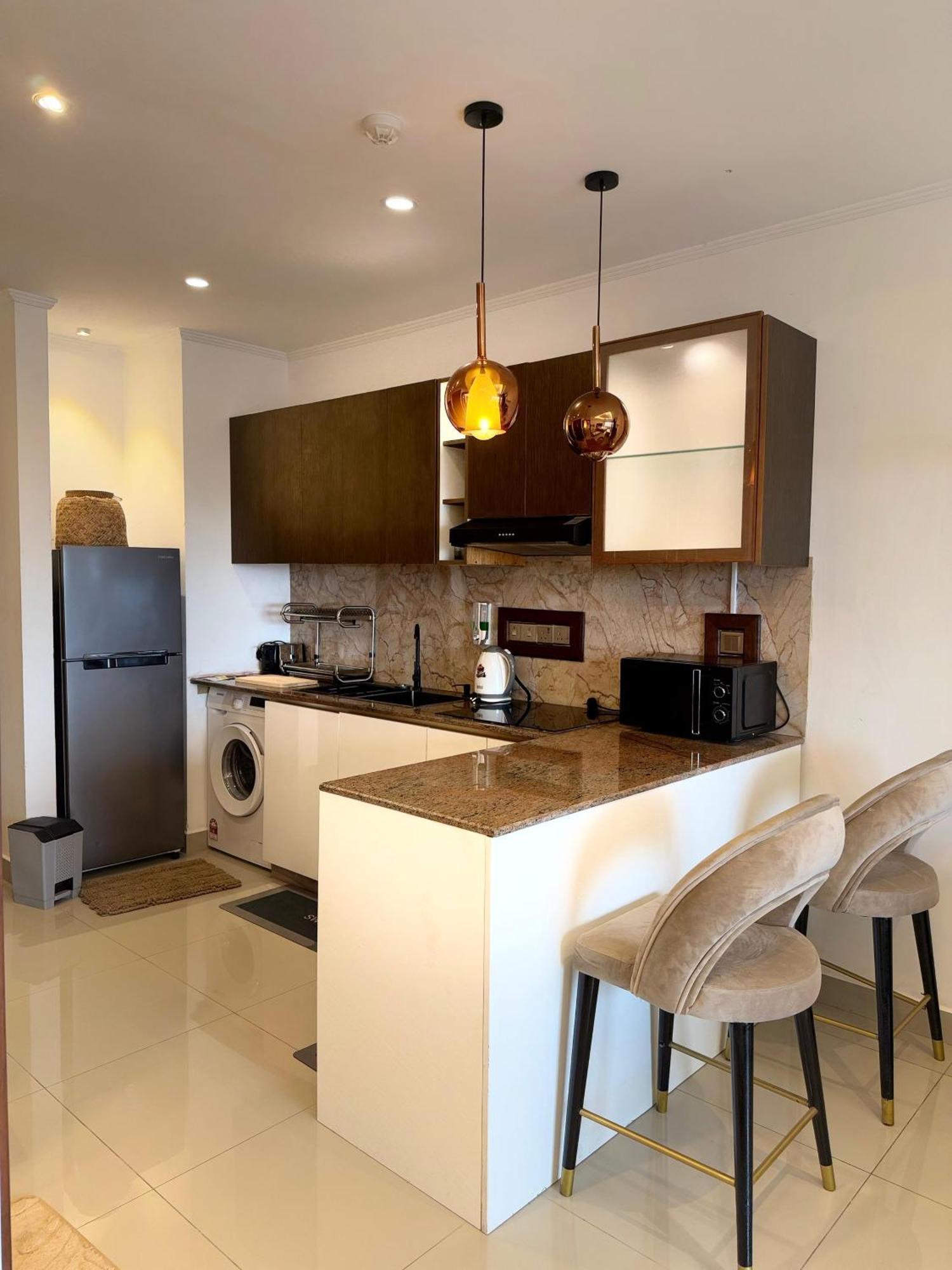 Ocean Breeze Negombo- Tidesend Luxury Beach Apartments Eksteriør billede