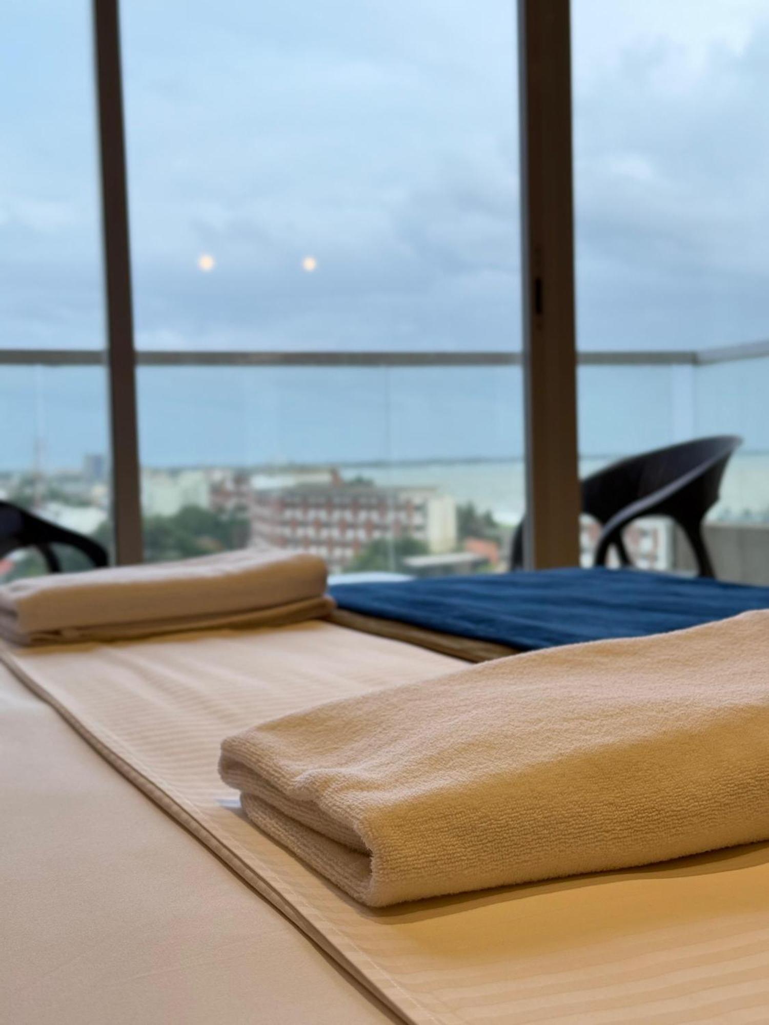 Ocean Breeze Negombo- Tidesend Luxury Beach Apartments Eksteriør billede
