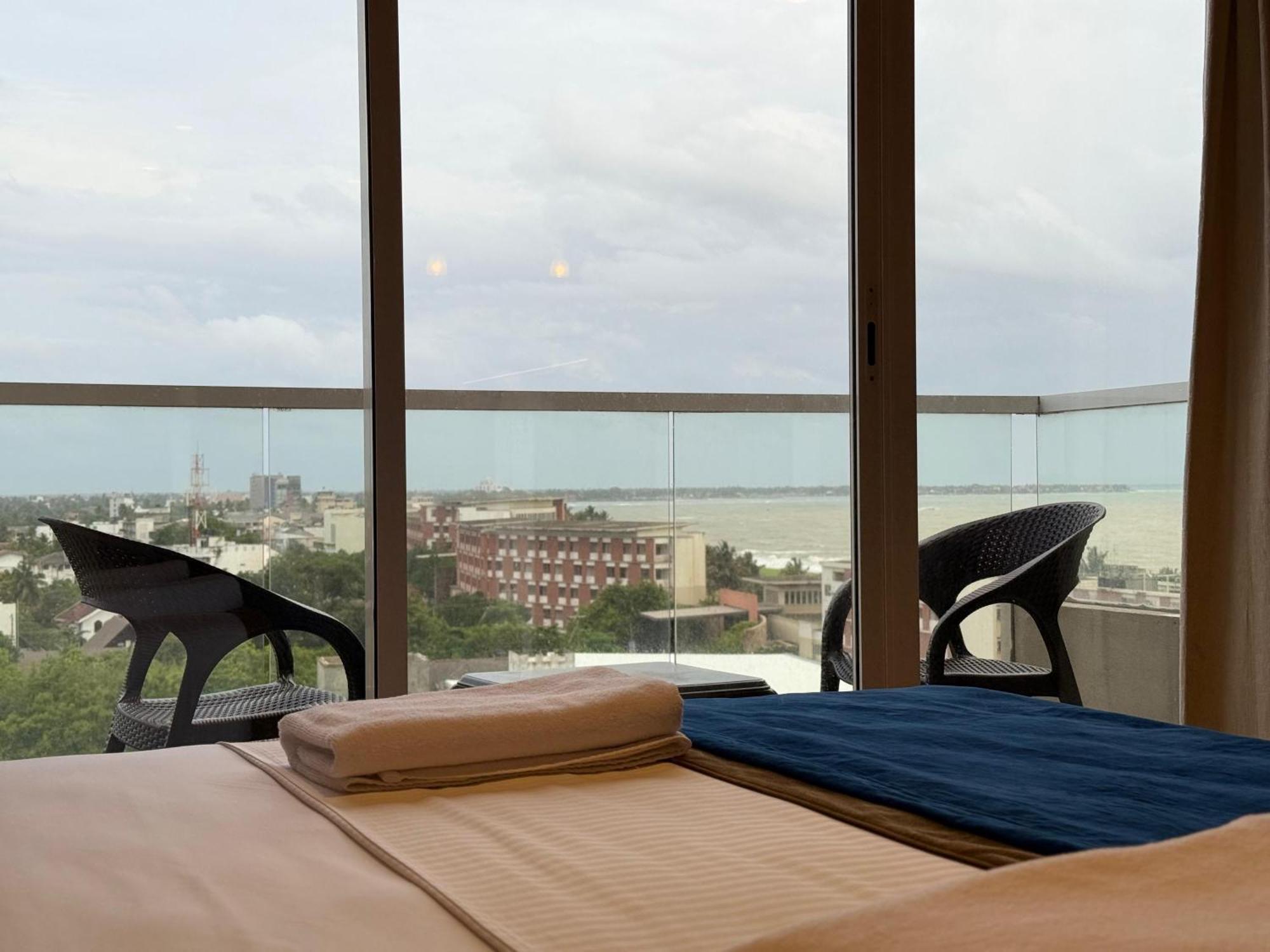 Ocean Breeze Negombo- Tidesend Luxury Beach Apartments Eksteriør billede
