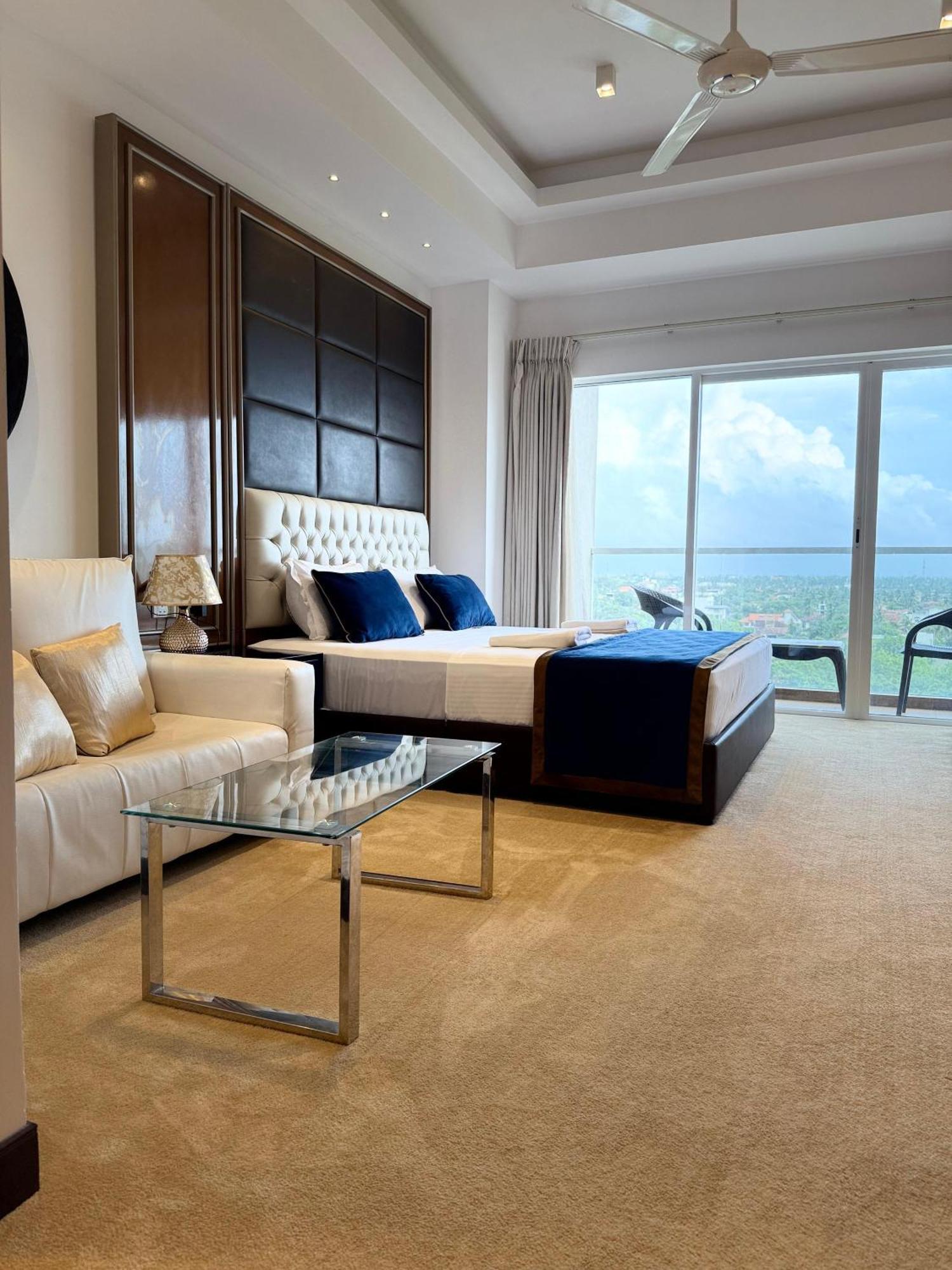 Ocean Breeze Negombo- Tidesend Luxury Beach Apartments Eksteriør billede