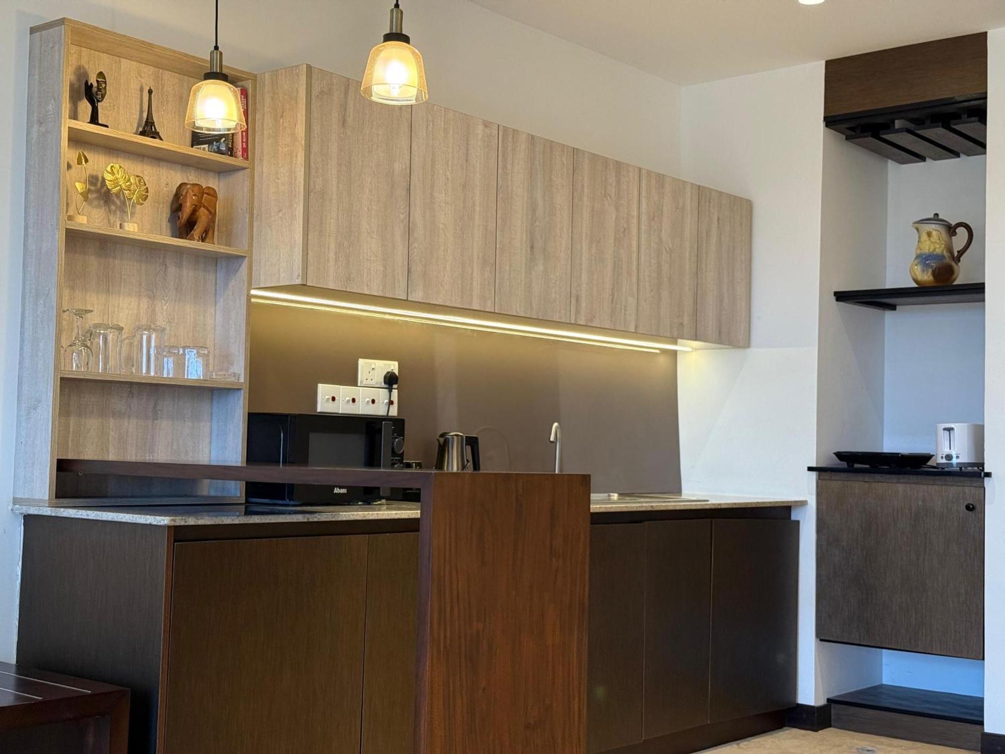 Ocean Breeze Negombo- Tidesend Luxury Beach Apartments Eksteriør billede